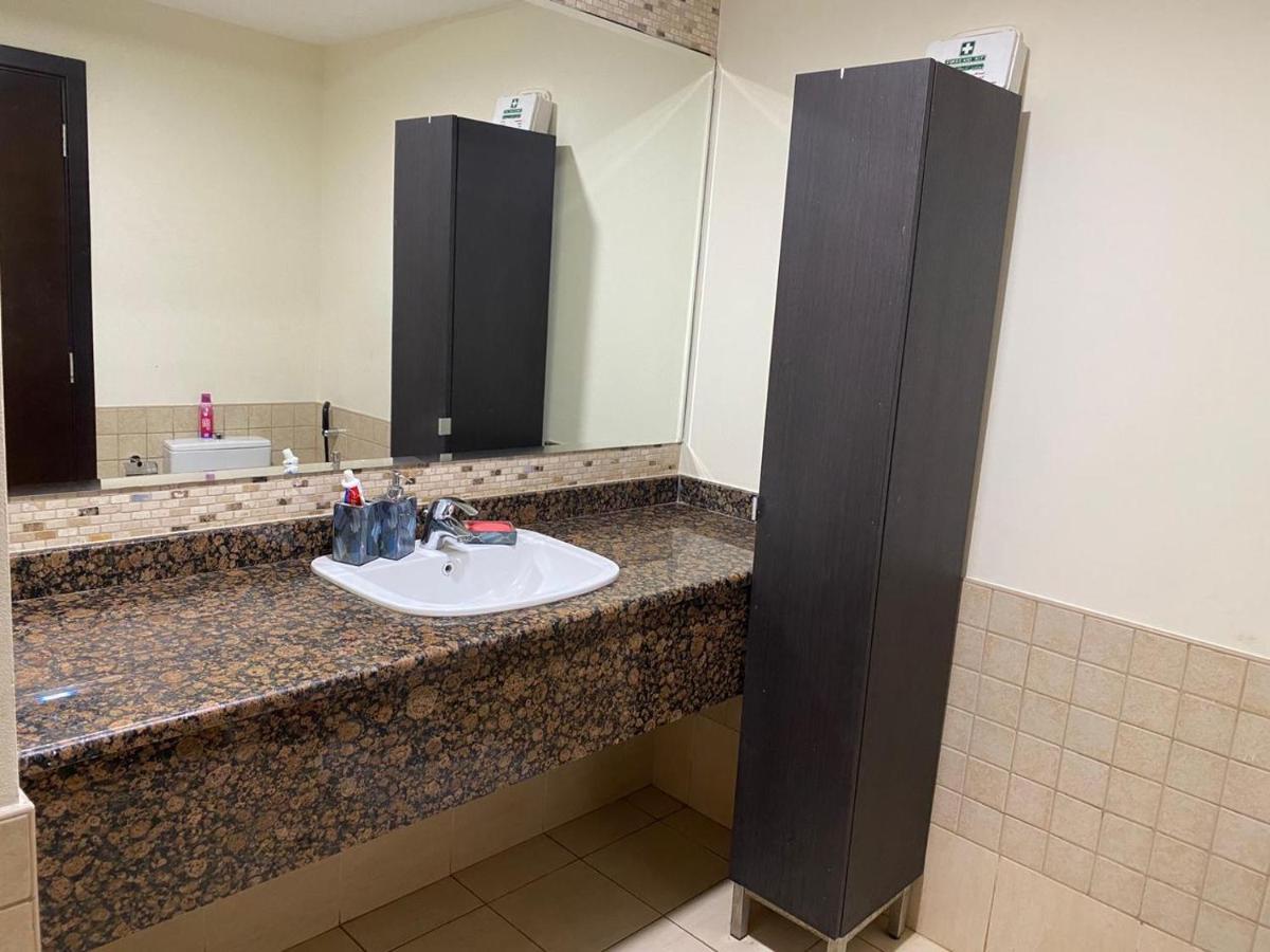 Alexandrina Hostel Dubai Luaran gambar