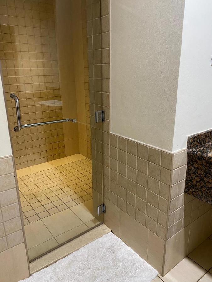 Alexandrina Hostel Dubai Luaran gambar